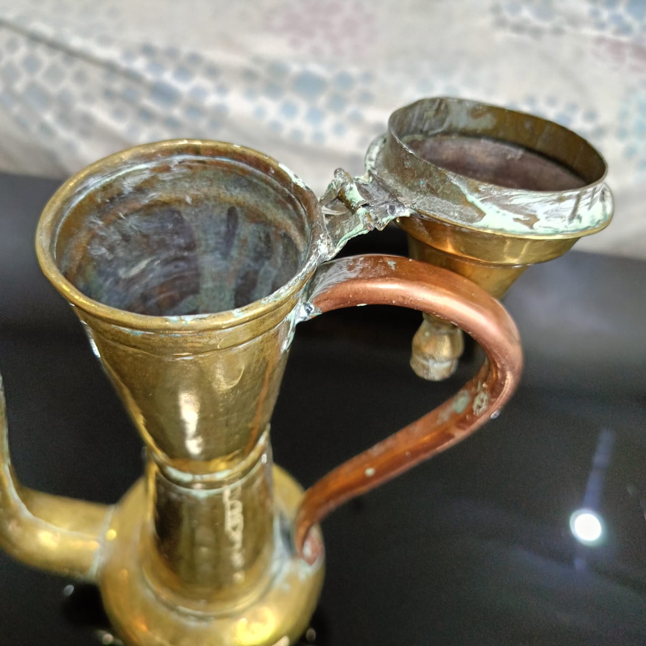 تحفة عتيقة من نحاس اصفر ونحاس أحمر
