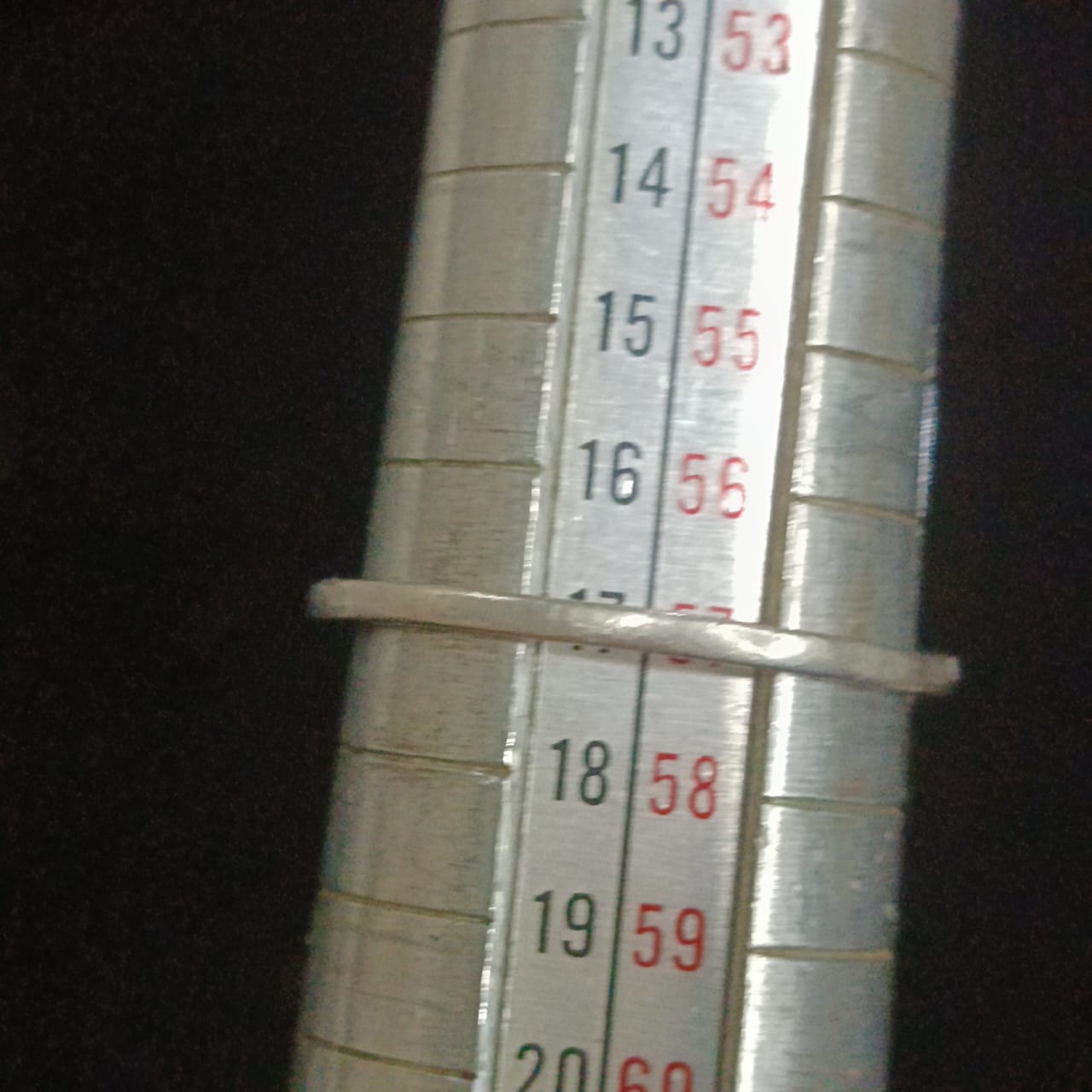 خاتم فضة نسائي مرصع بالأحجار