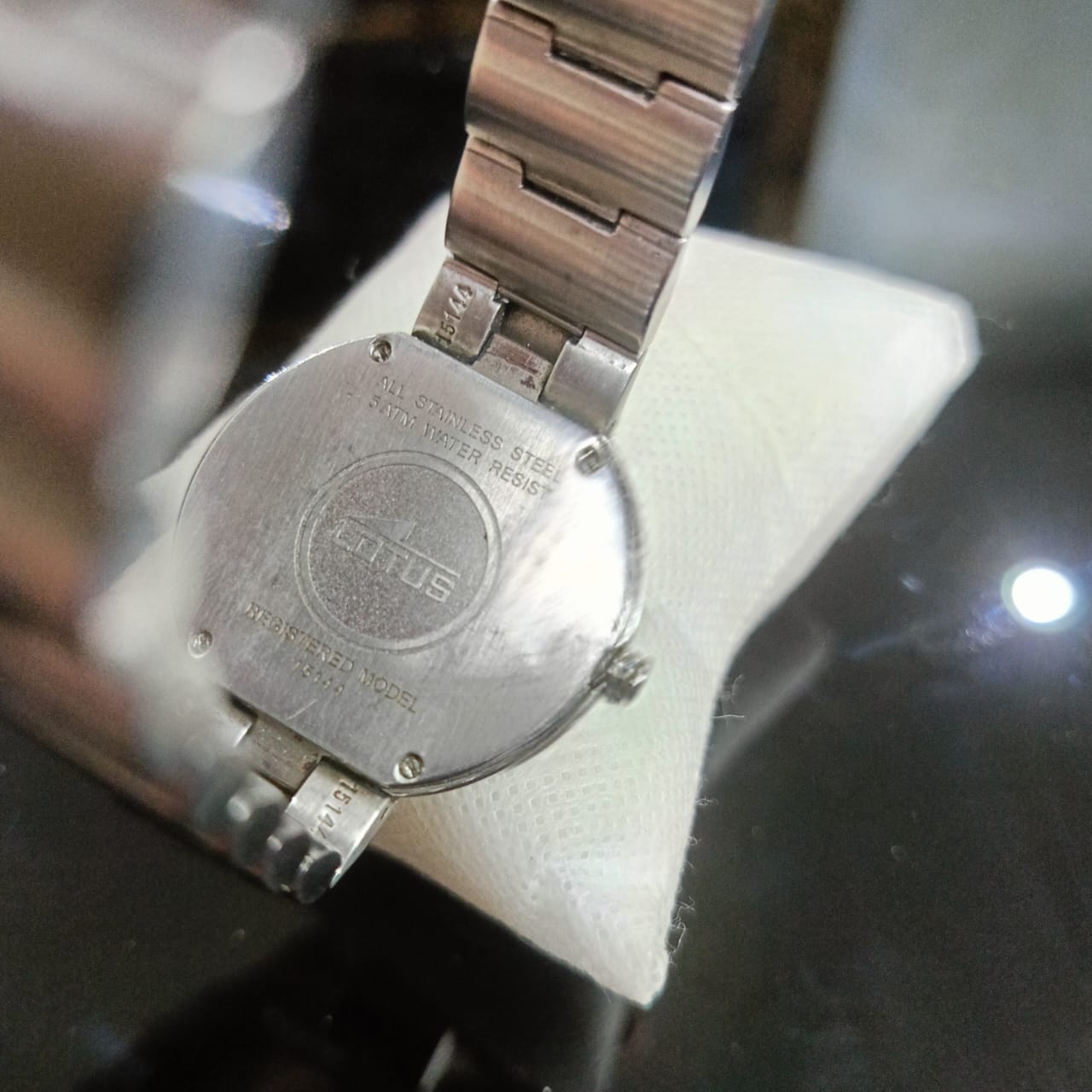 Montre lotus homme original