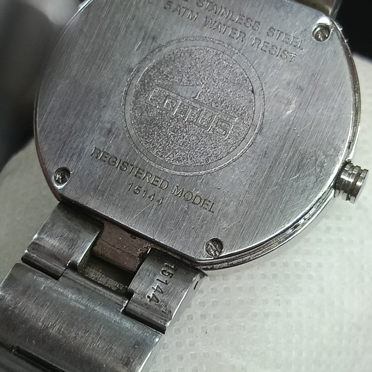 Montre lotus homme original