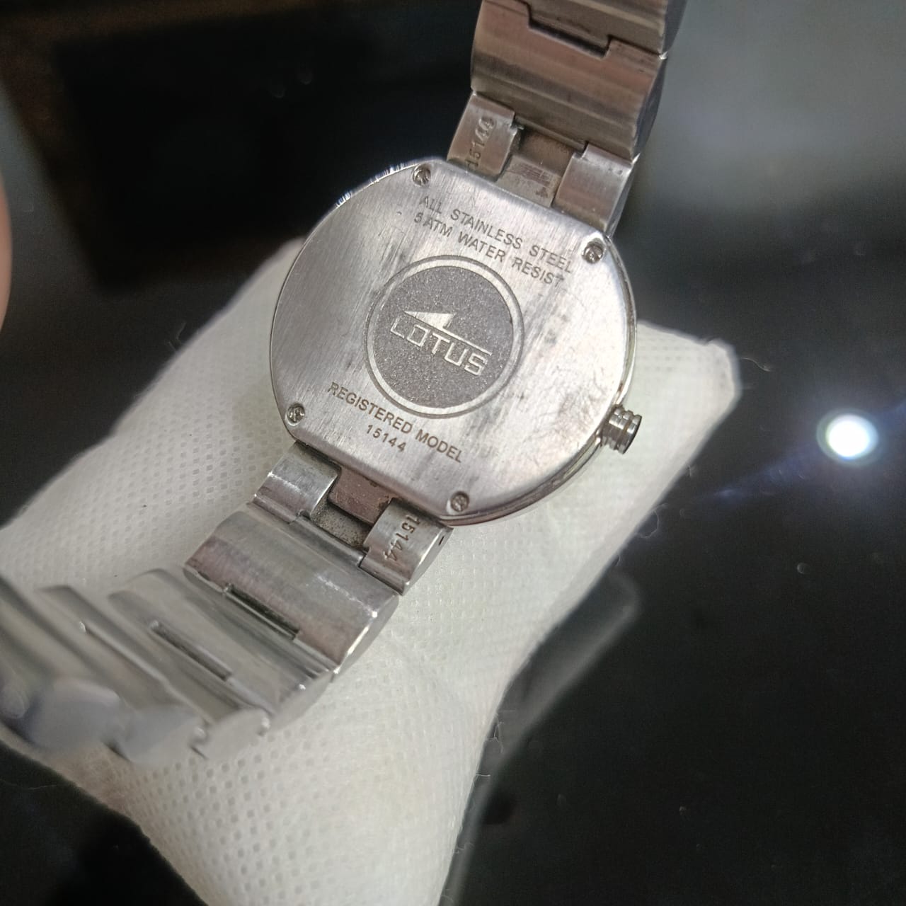 Montre lotus homme original