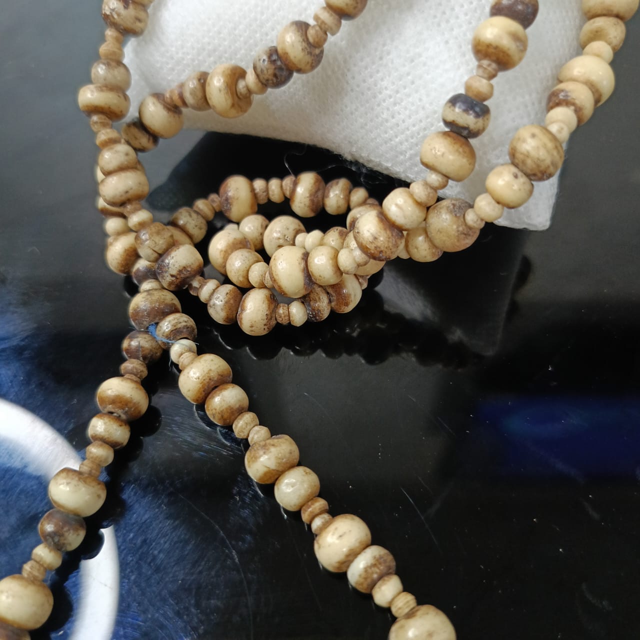 عقد بالعاج