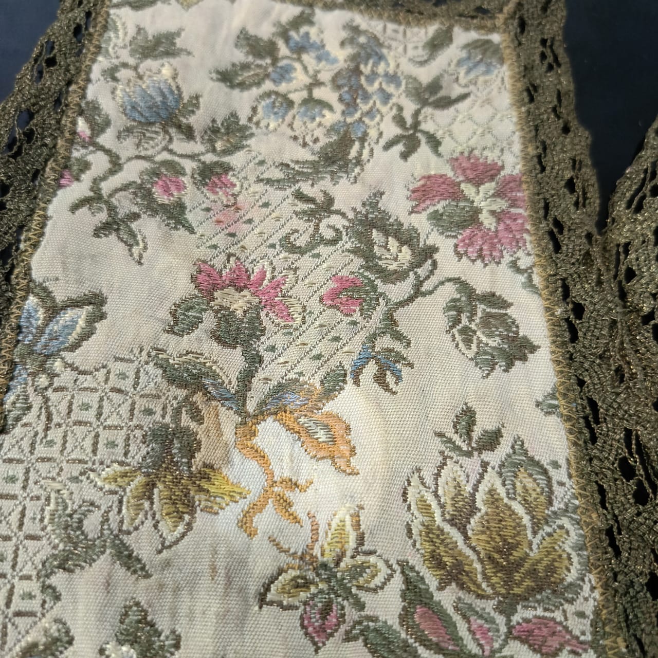 Nepe antique
