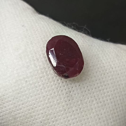 حجر ياقوت طبيعي