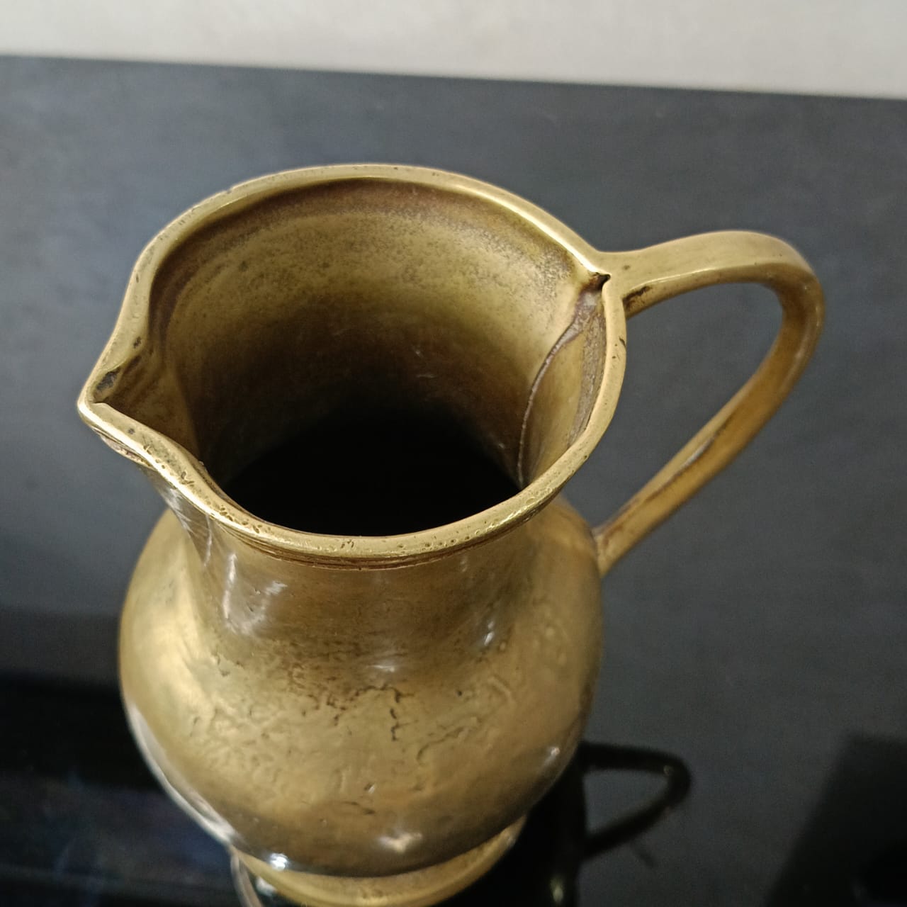 أنية قديمة برونز ثقيل