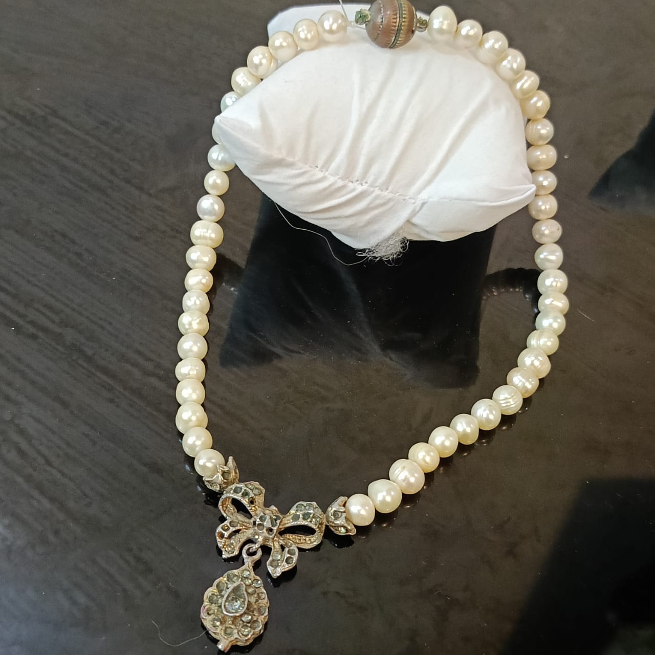 عقد لؤلؤ طبيعي صغير