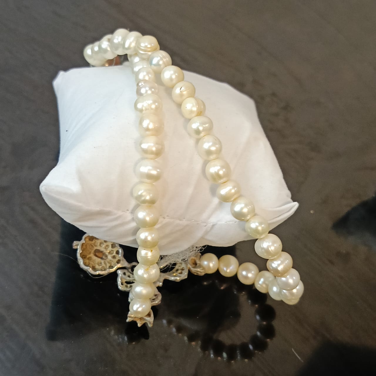 عقد لؤلؤ طبيعي صغير