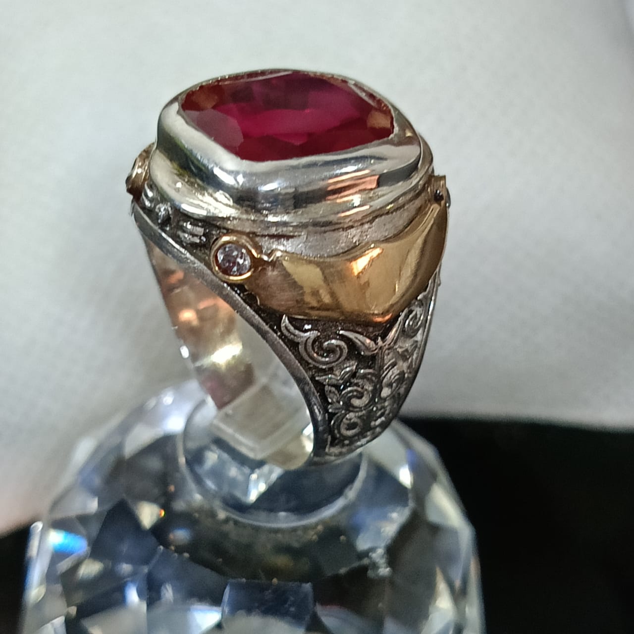 خاتم فضة بحجر ياقوت تحفة