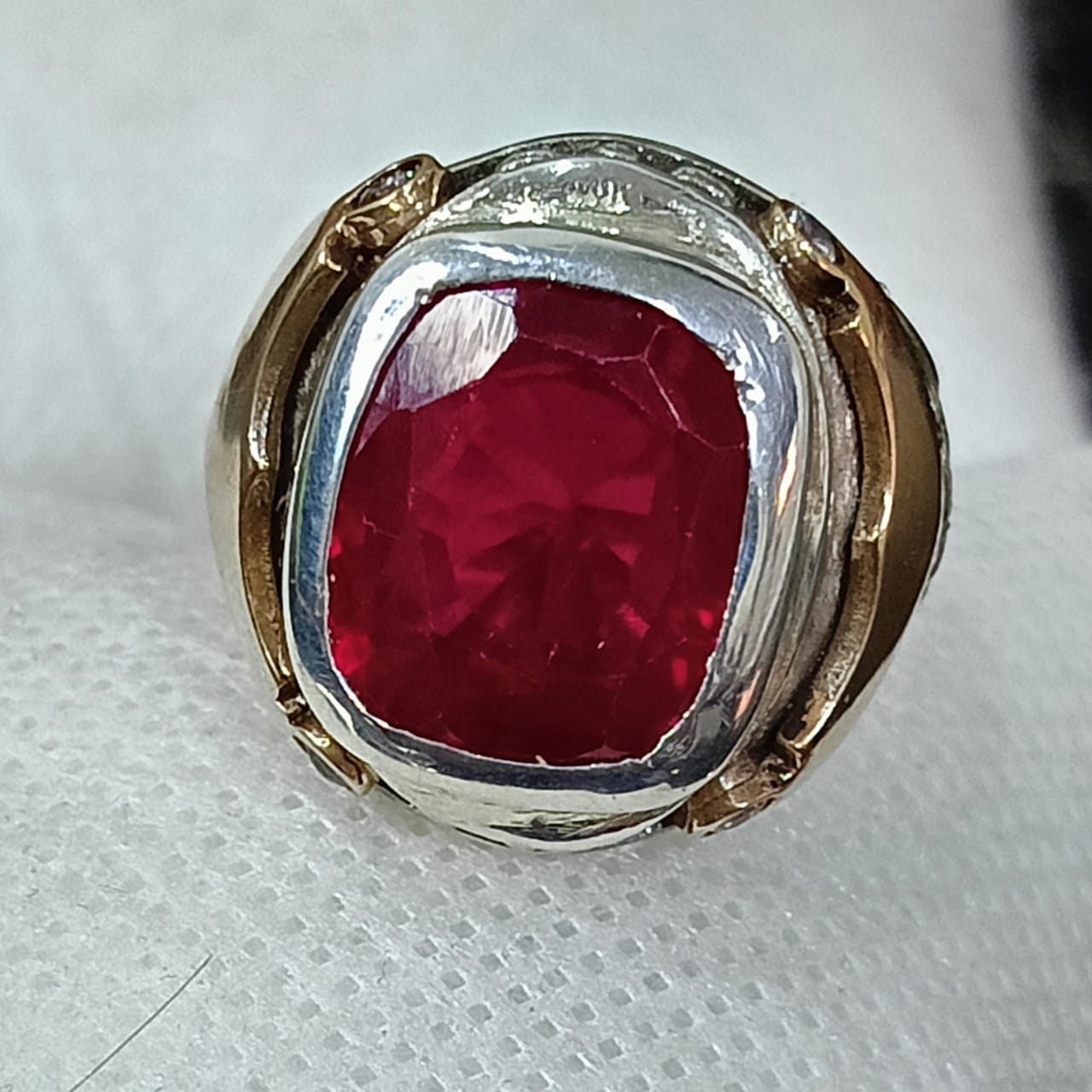 خاتم فضة بحجر ياقوت تحفة