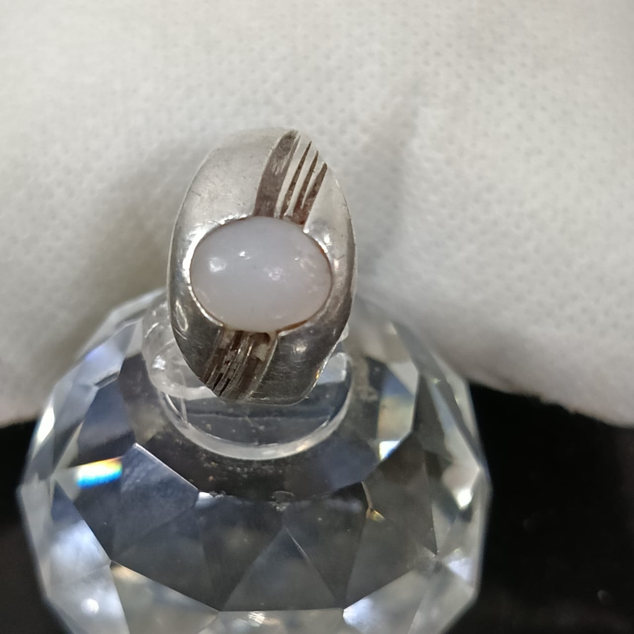 خاتم فضة بحجر عقيق أبيض