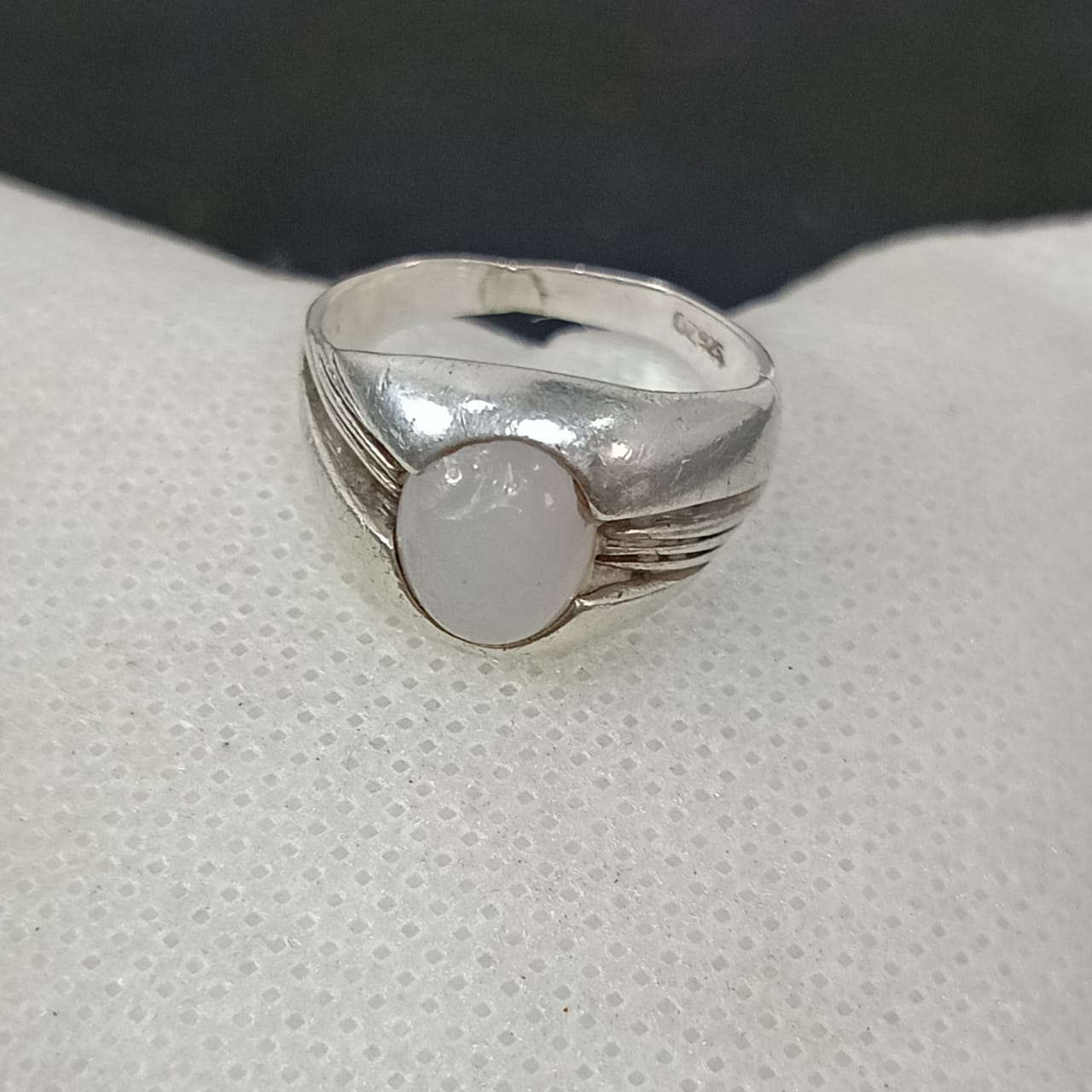 خاتم فضة بحجر عقيق أبيض