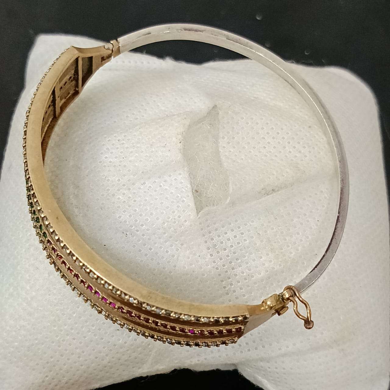 سوار فضة ونحاس مرصع بالأحجار