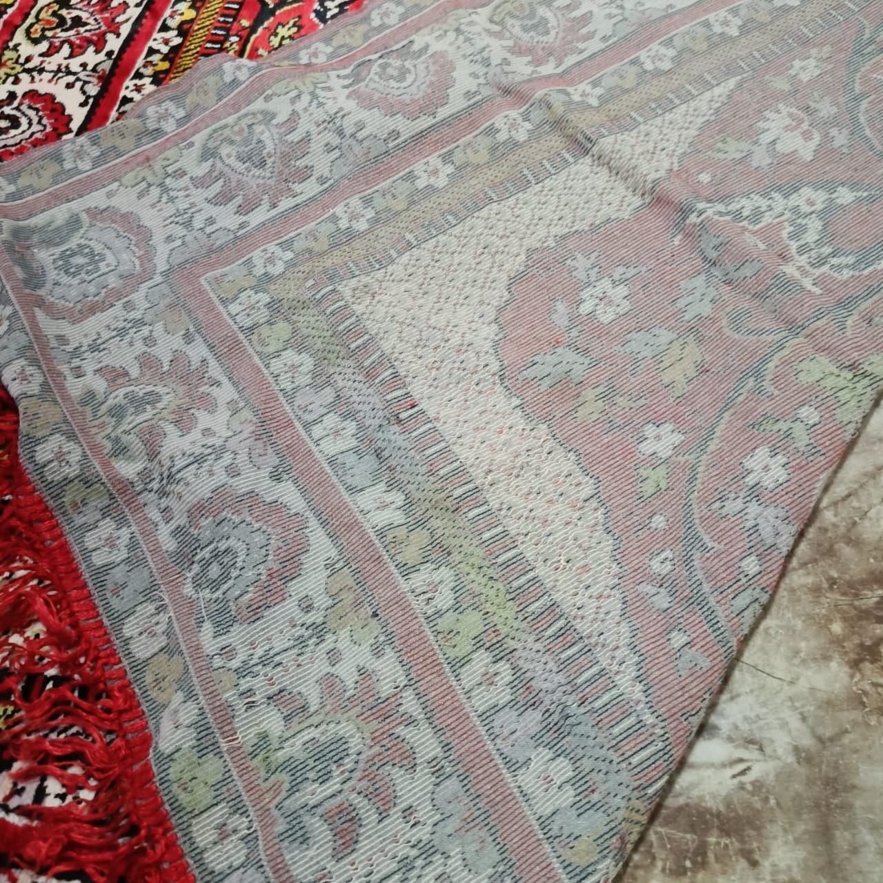 Ancien tapis rouge vintage original