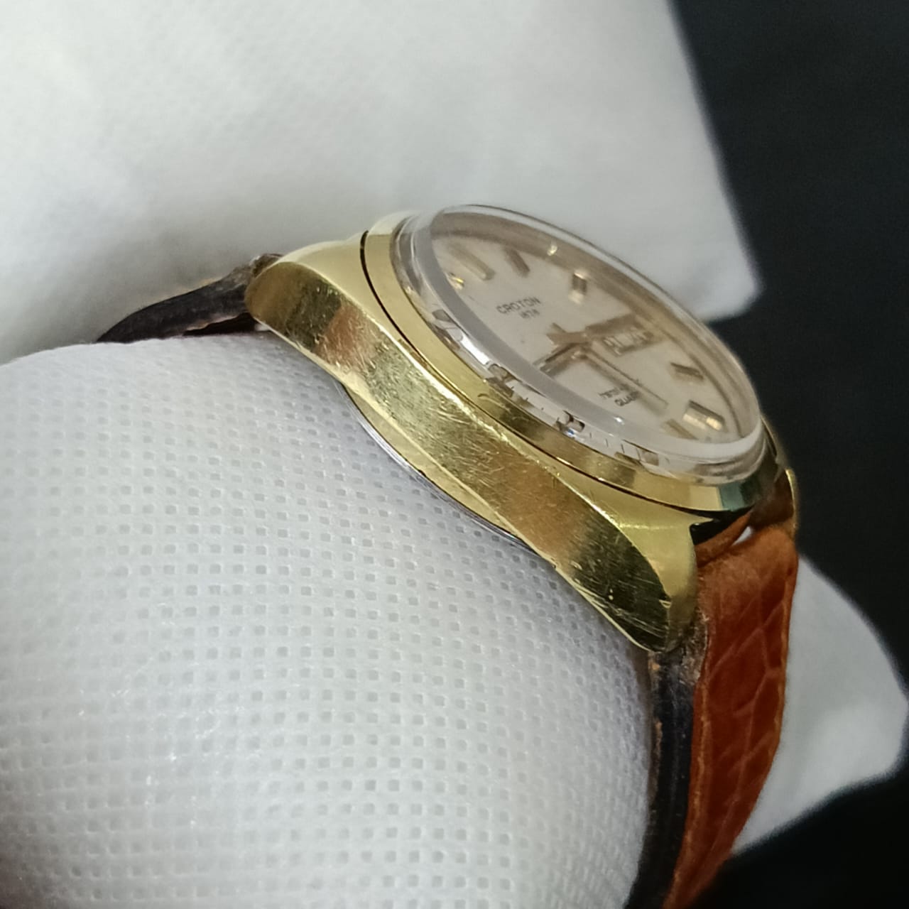 Montre croton 1878 suisse électro Quartz plaqué or