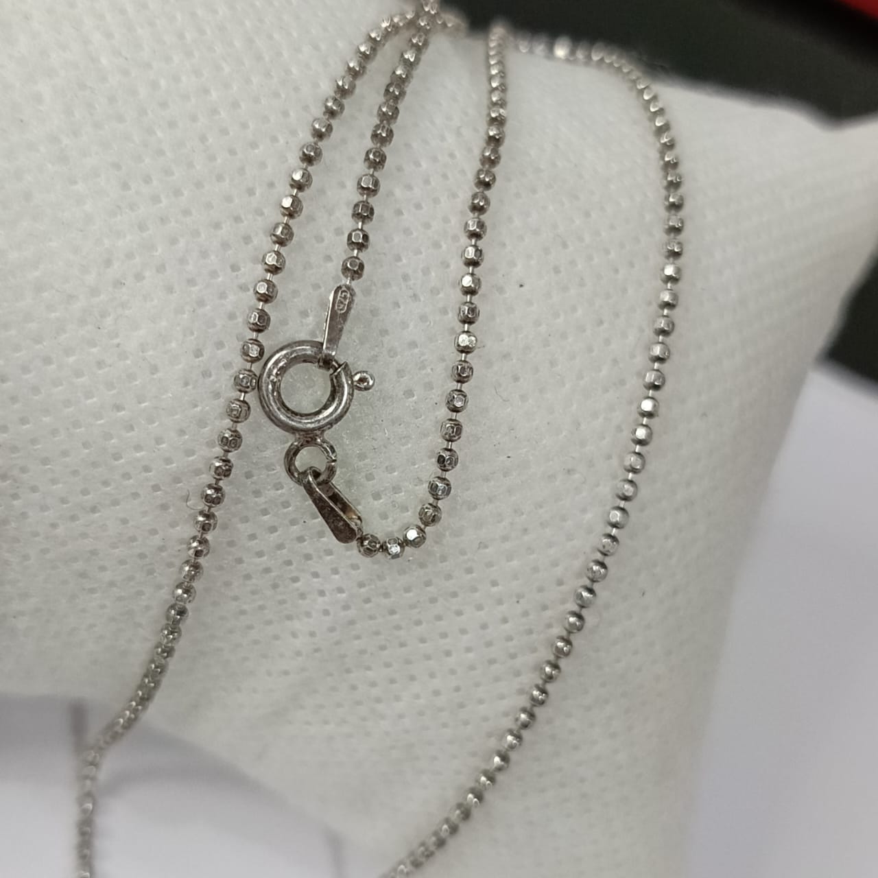 سلسلة فضة بقلادة جميلة