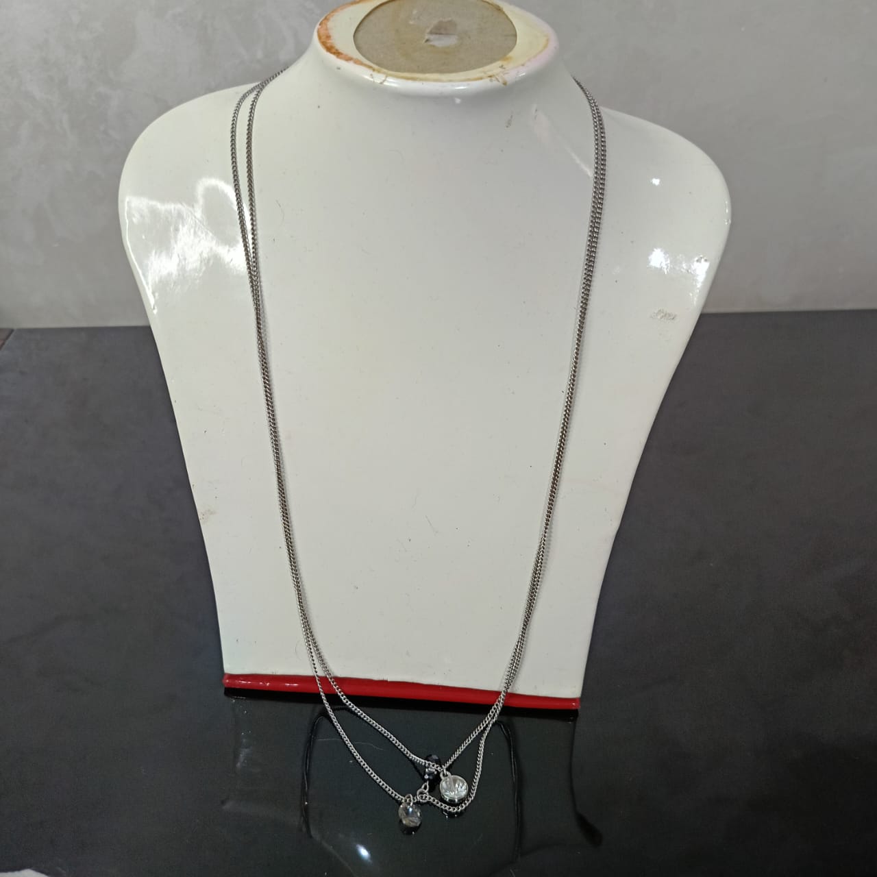 سنسلة نسائية طويلة