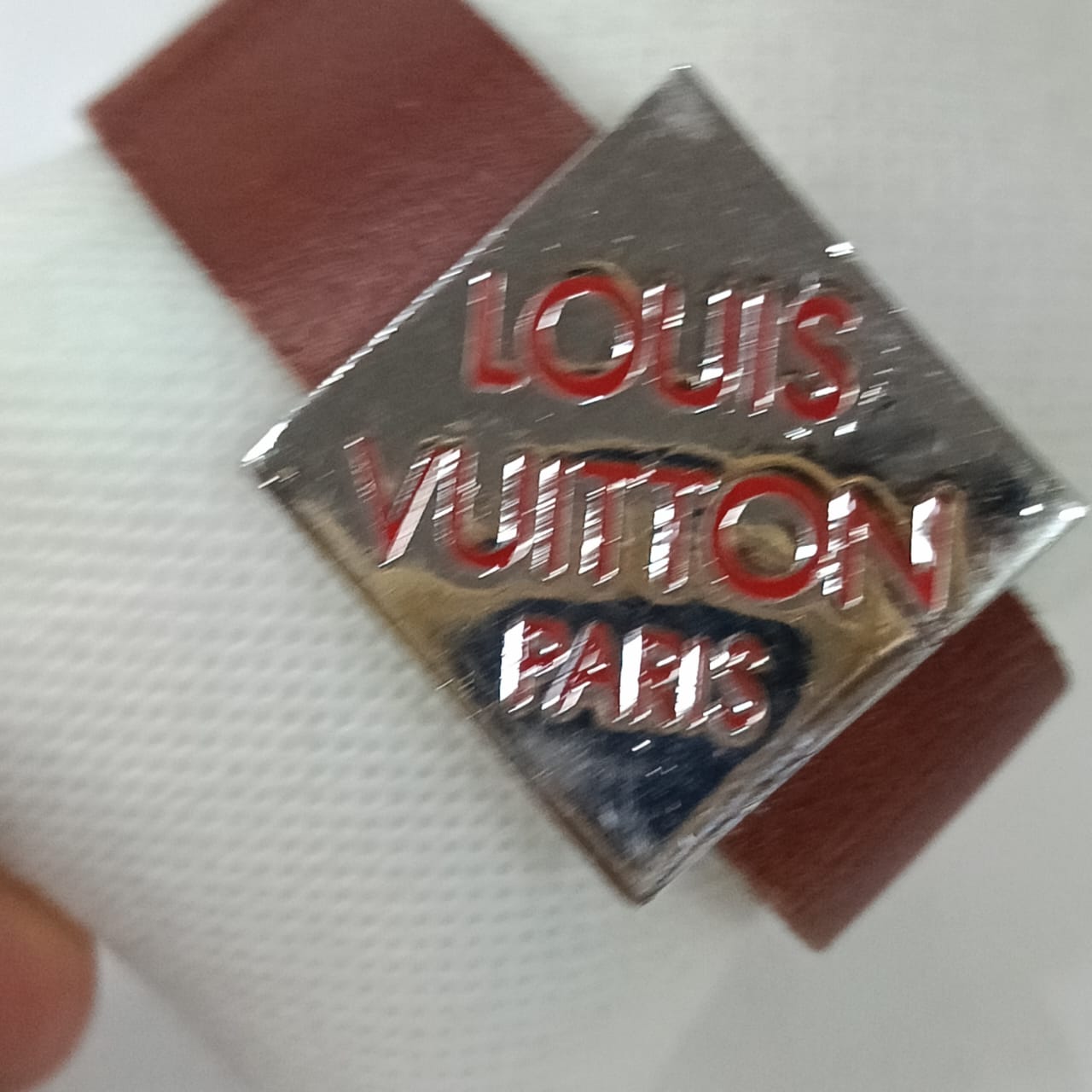 Bracelet en cuir Loui Vuitton