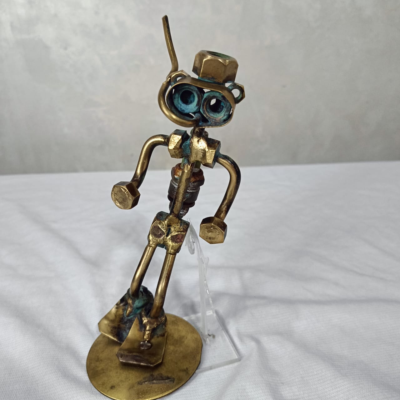 Ancien statut en bronze doré