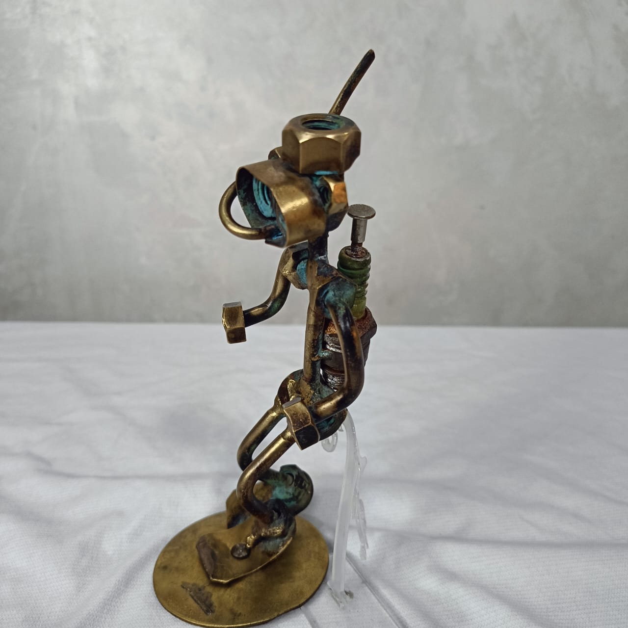 Ancien statut en bronze doré