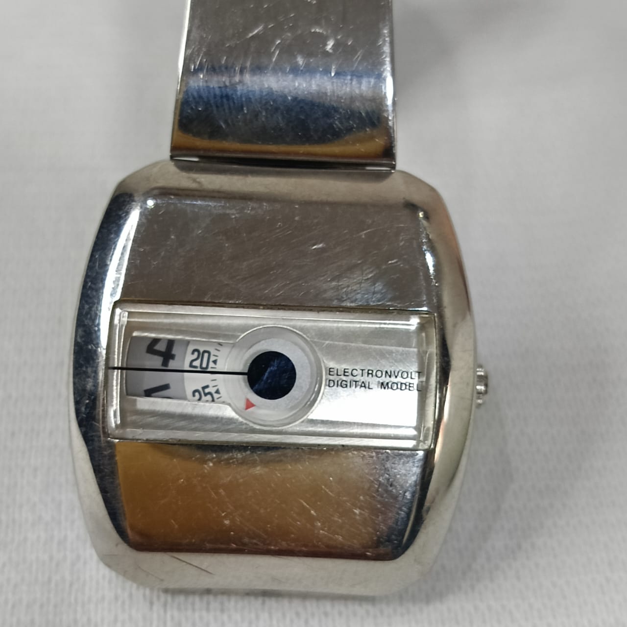 Montre électronvolt Quartz original
