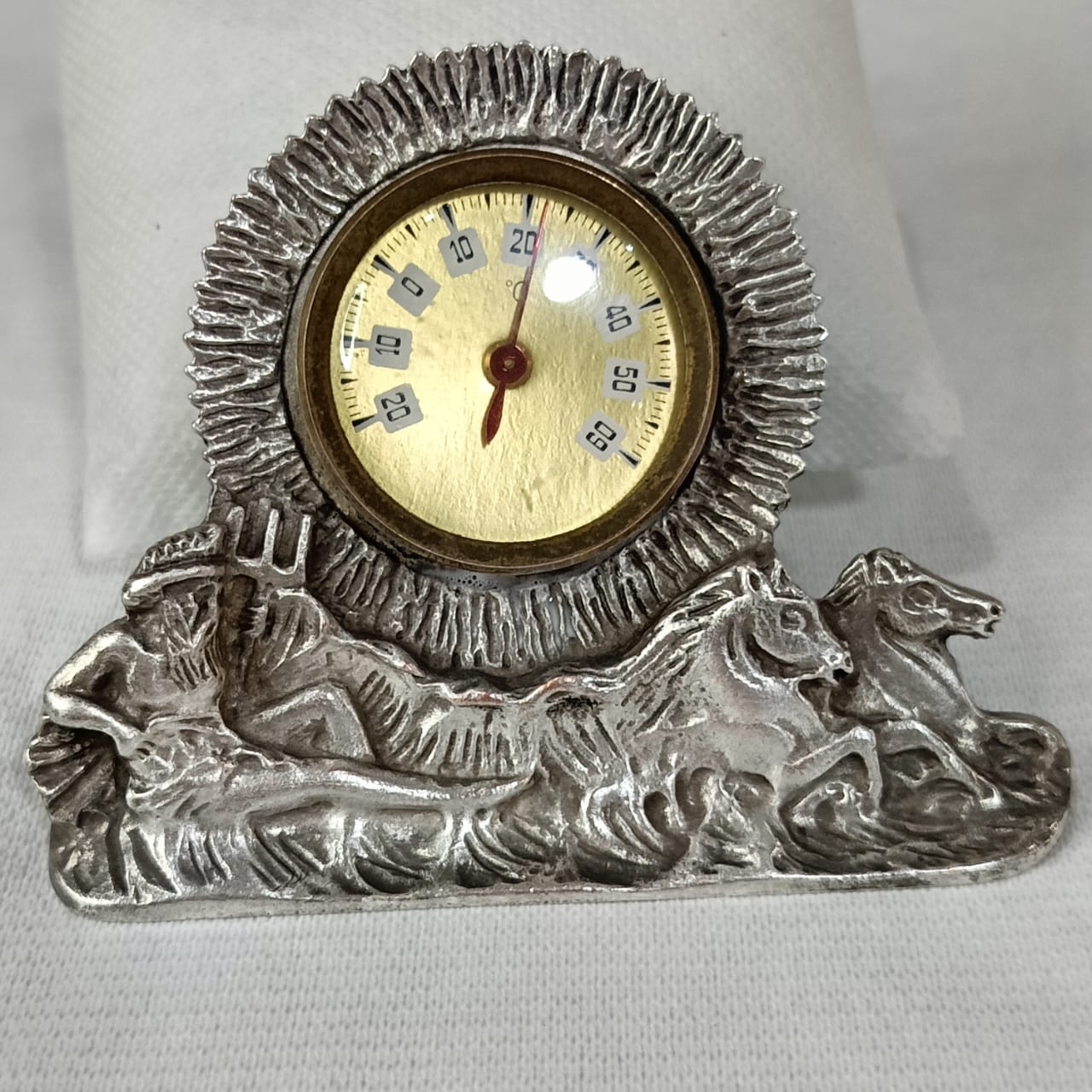 Thermométre en regule pièce unique argenté antique