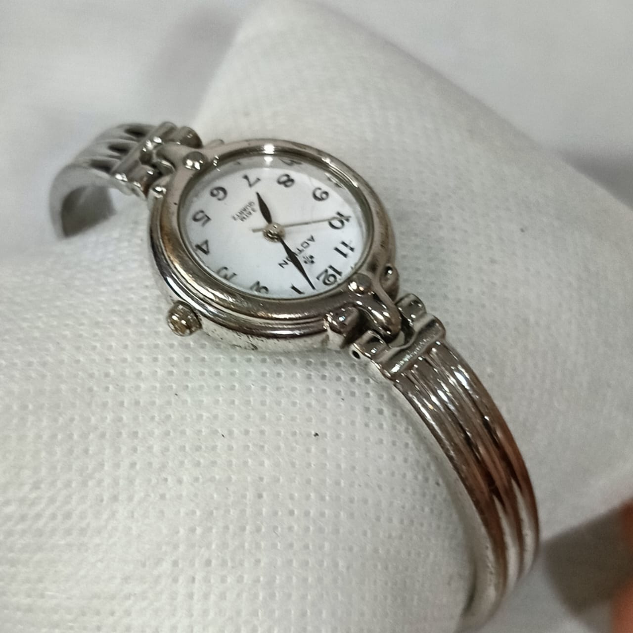 Montre action original femme Quartz