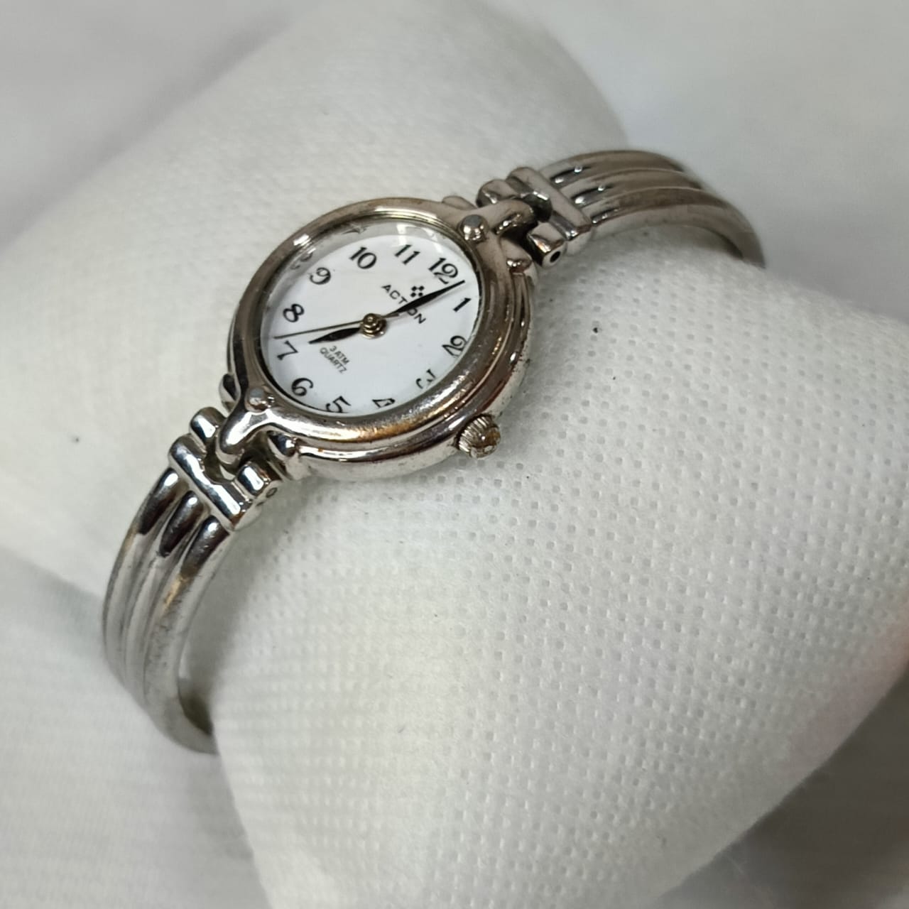 Montre action original femme Quartz