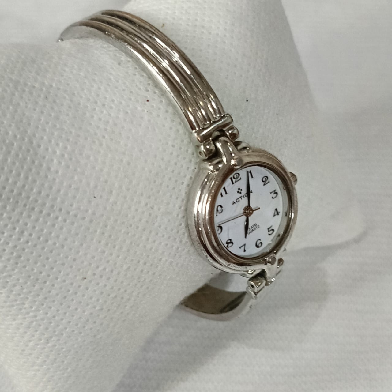 Montre action original femme Quartz
