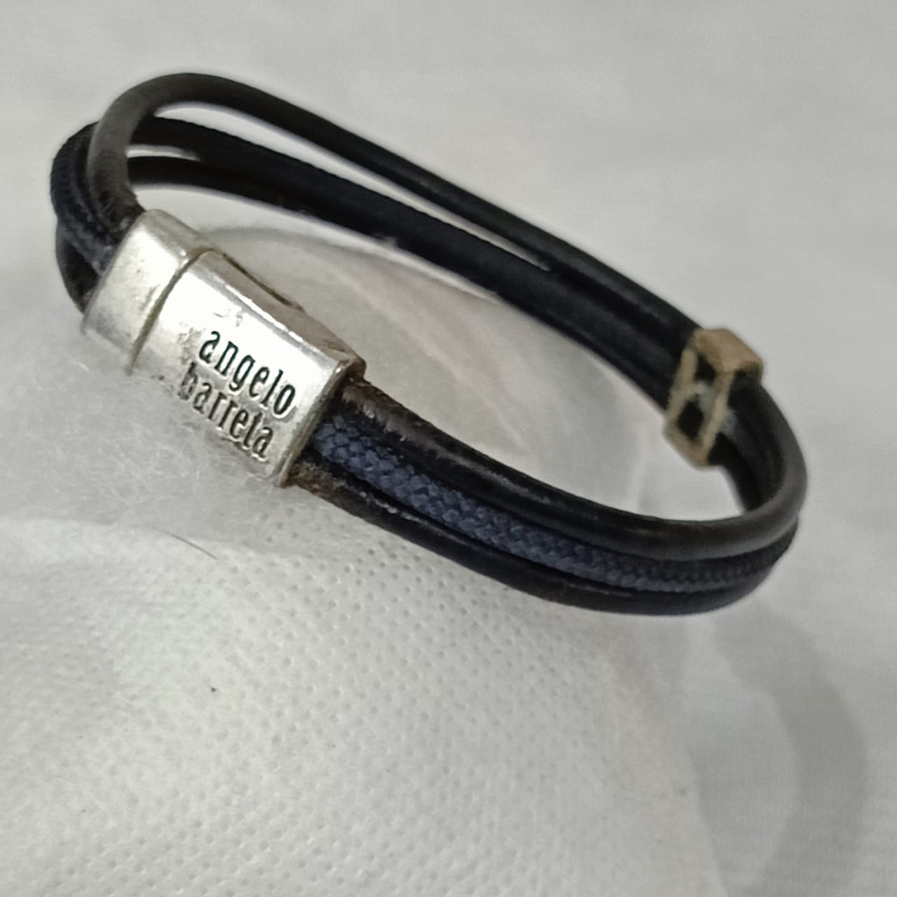 Bracelet en cuir argenté antique original