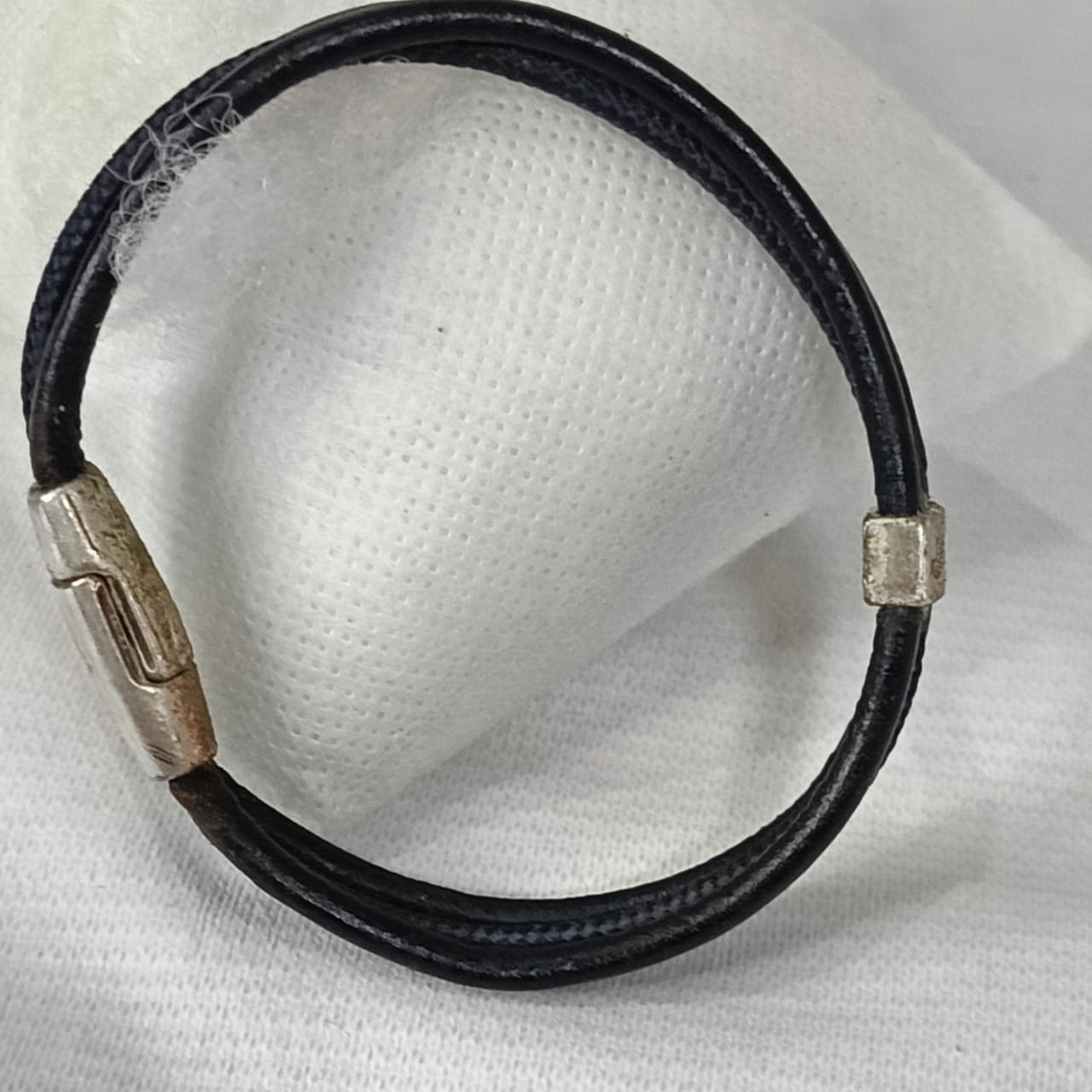 Bracelet en cuir argenté antique original