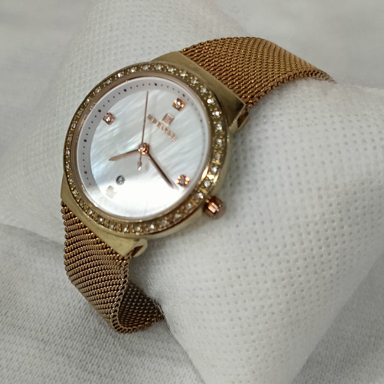 Montre naviforce femme original Quartz