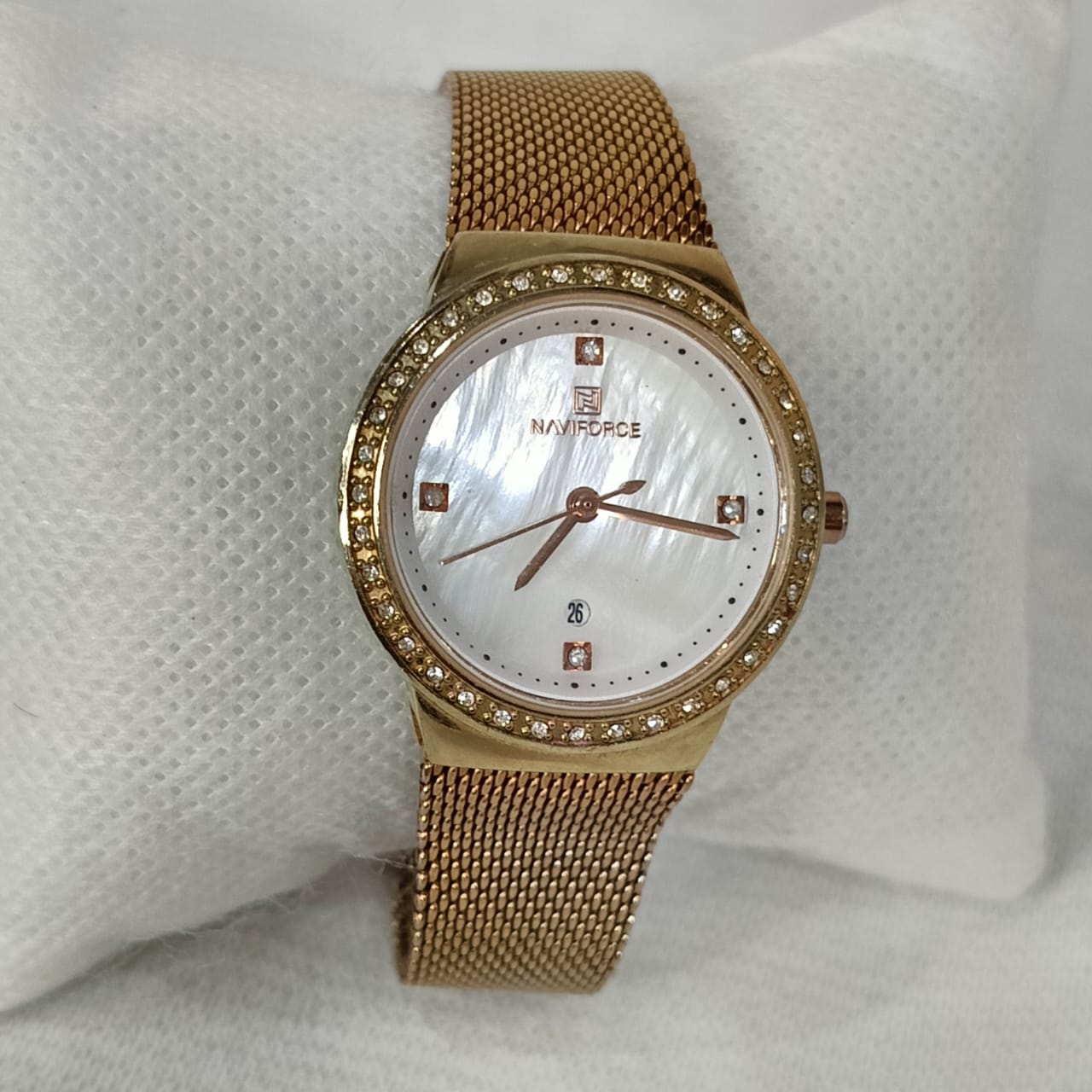Montre naviforce femme original Quartz