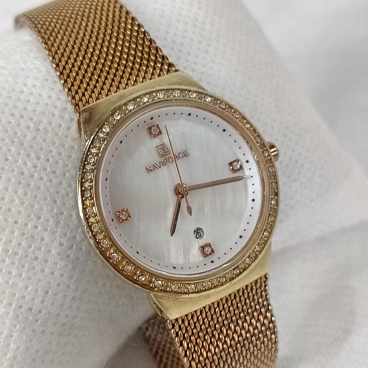 Montre naviforce femme original Quartz