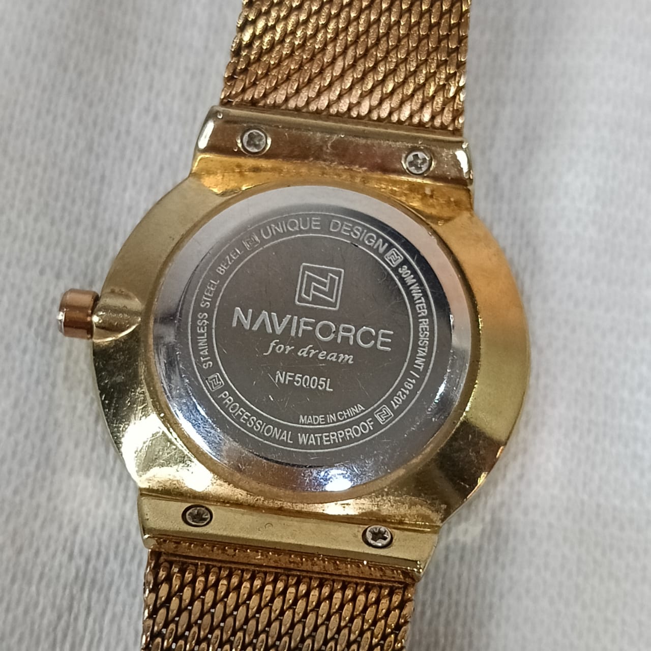 Montre naviforce femme original Quartz