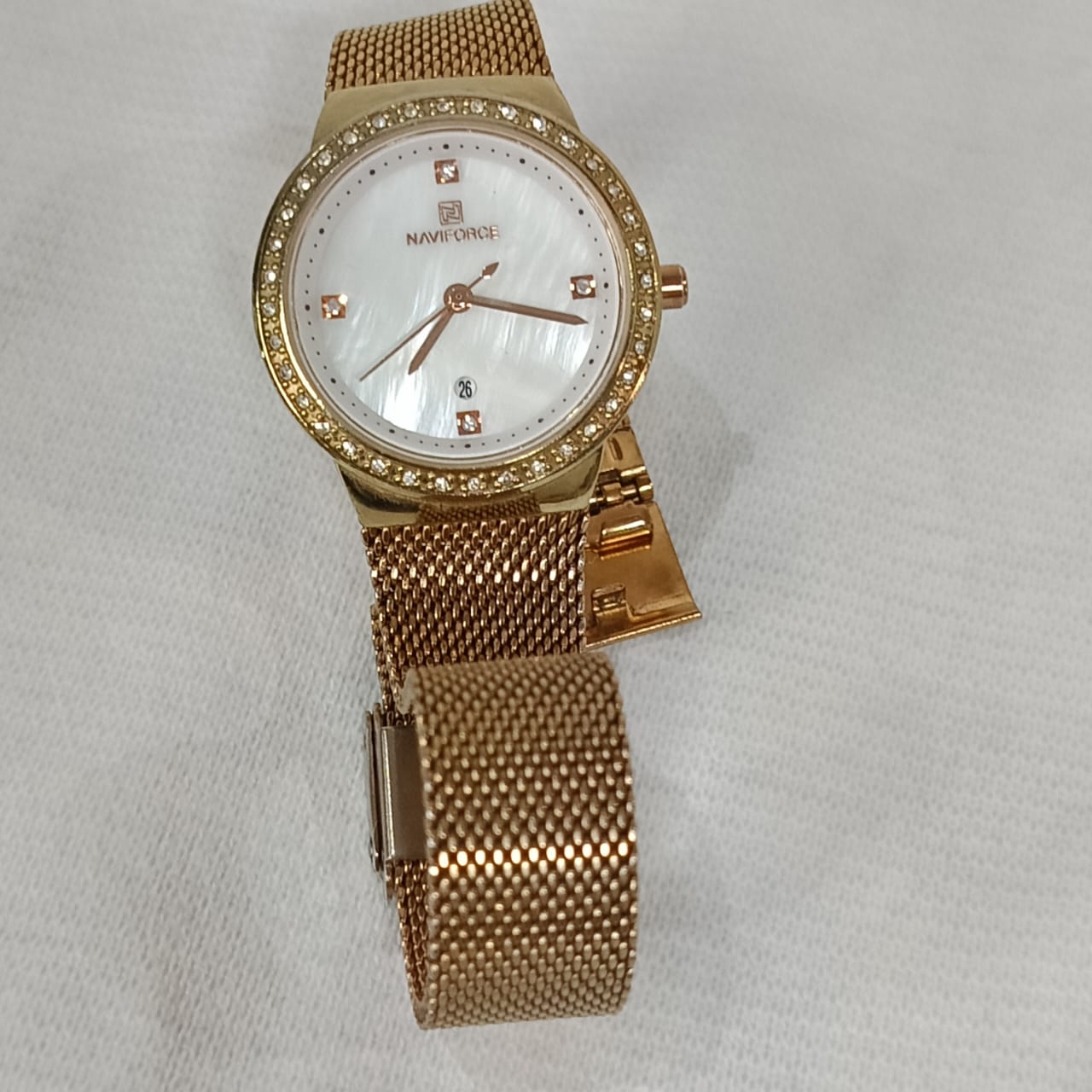 Montre naviforce femme original Quartz