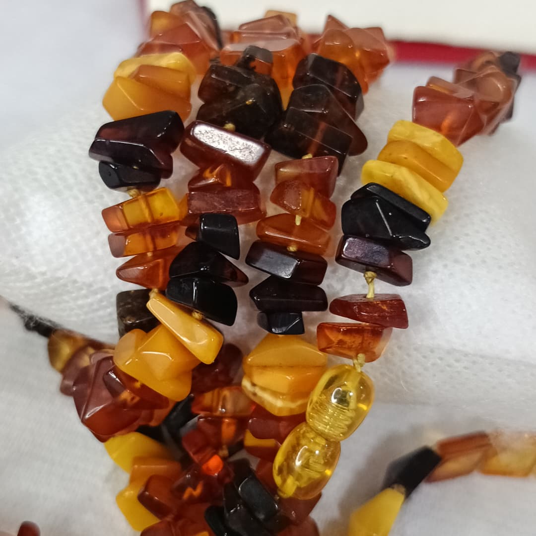 عقد تحفة بحجر لازورد