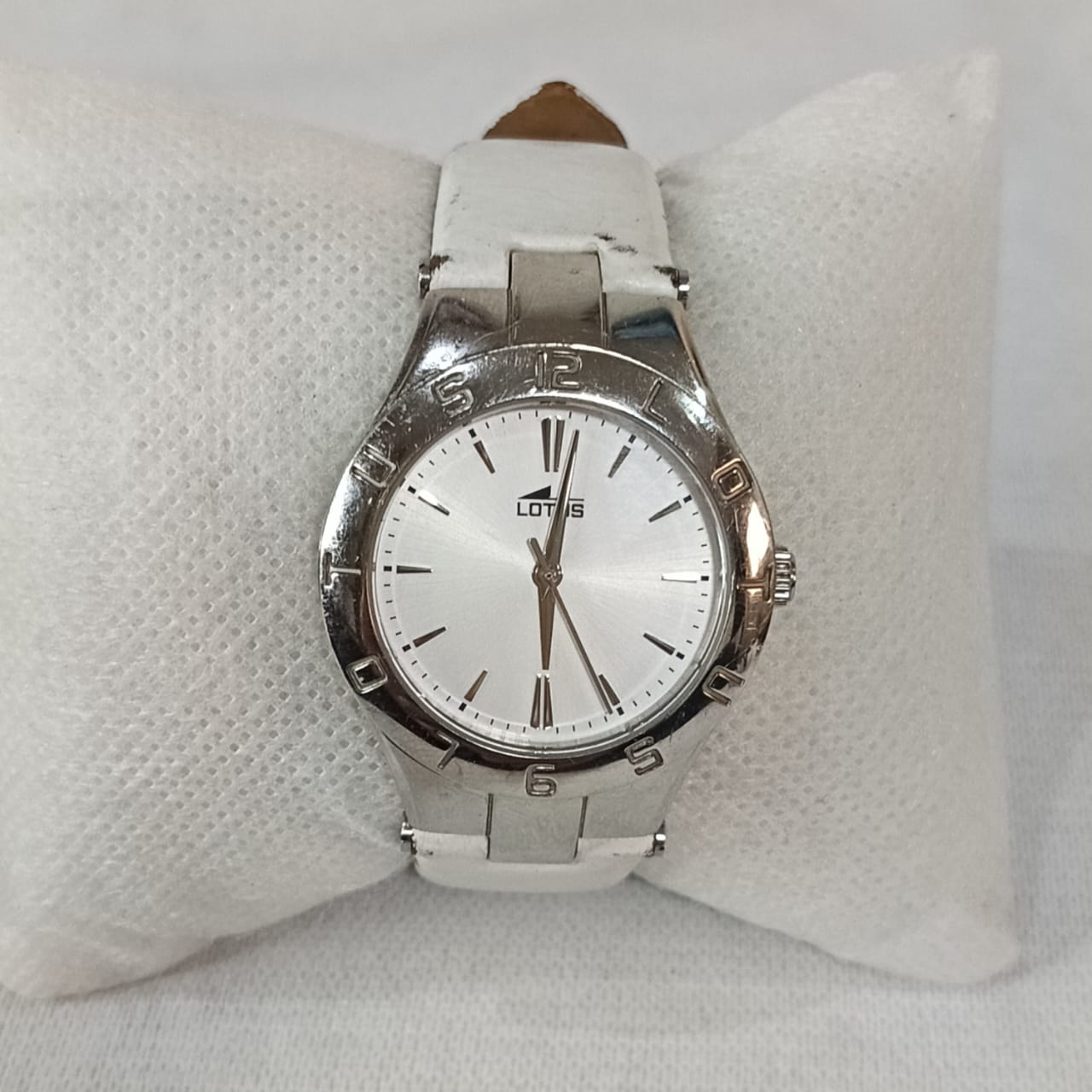 Montre lotus femme original Quartz