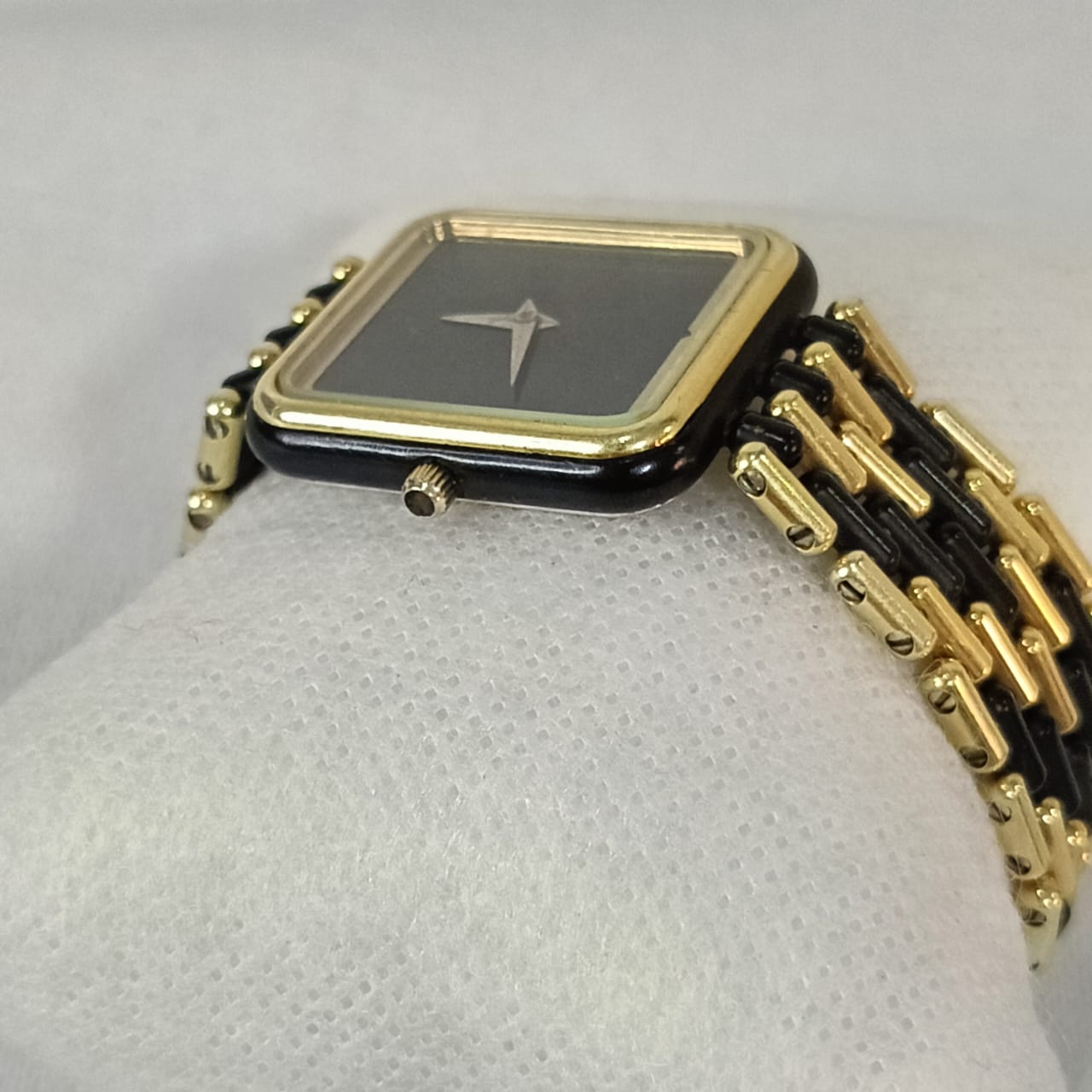 Montre extra plat en plaqué or vintage Quartz