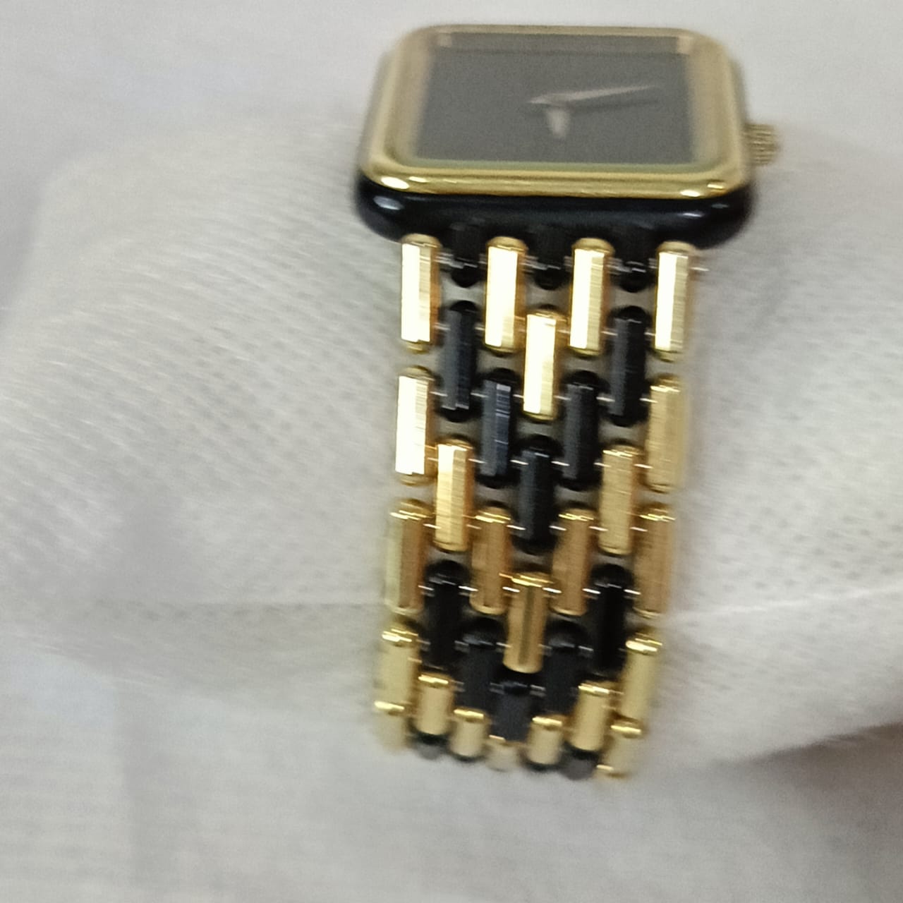 Montre extra plat en plaqué or vintage Quartz