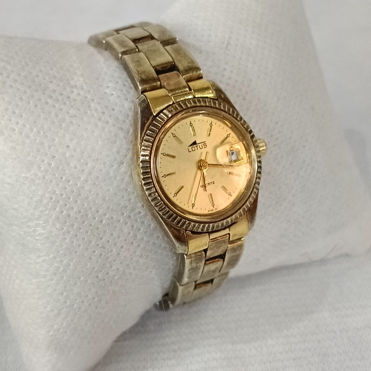 Montre lotus femme original en plaqué or
