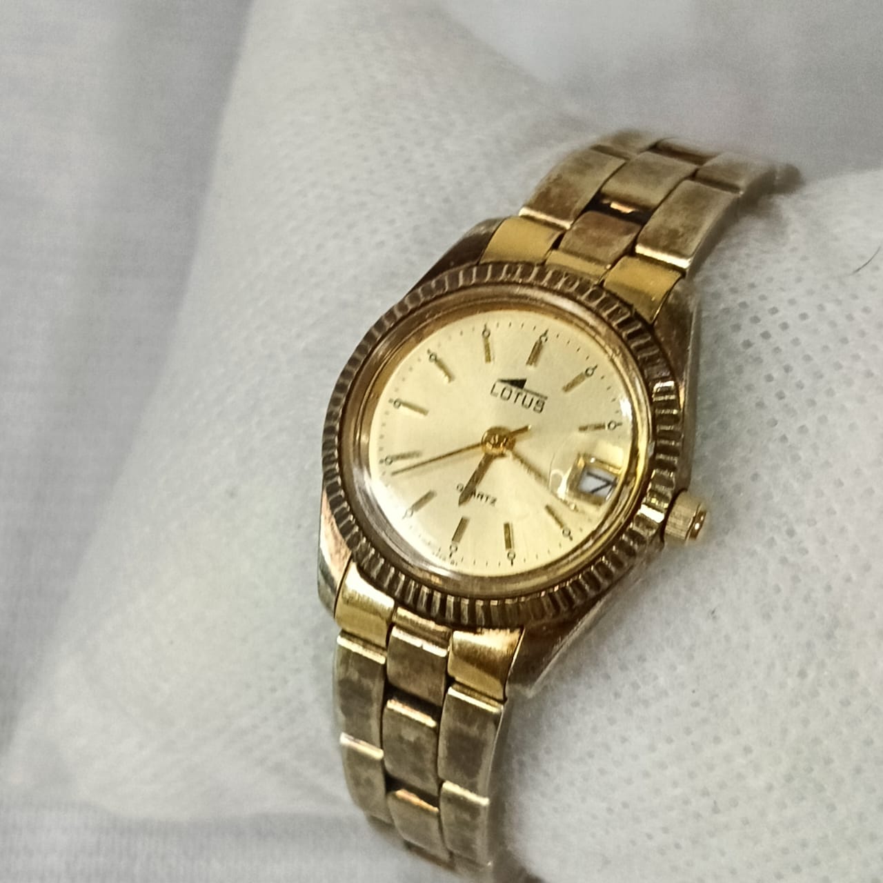 Montre lotus femme original en plaqué or