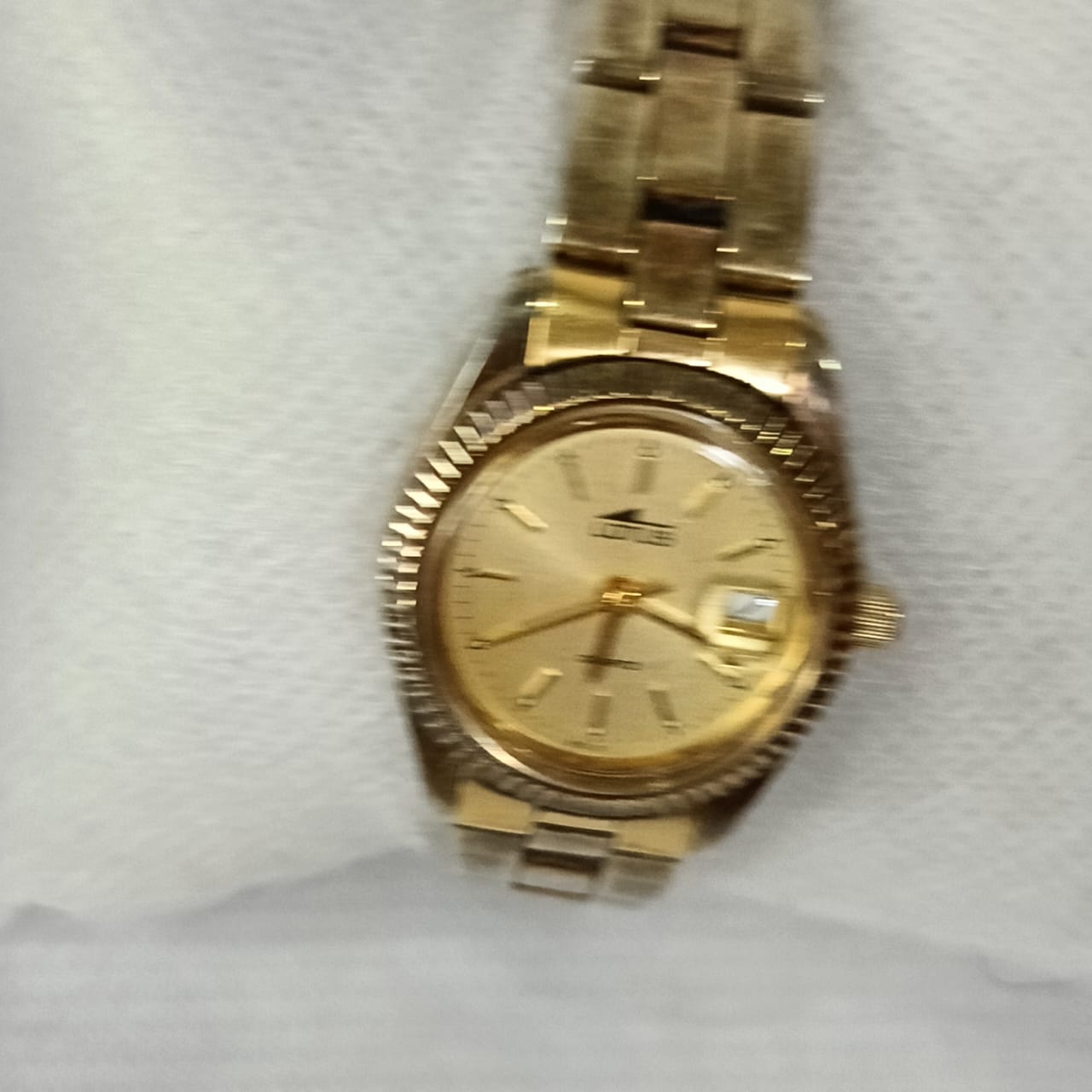 Montre lotus femme original en plaqué or