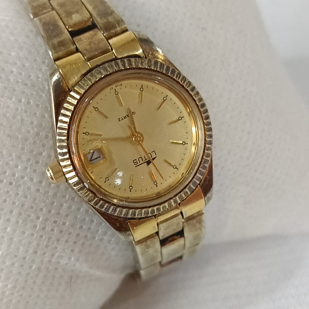 Montre lotus femme original en plaqué or