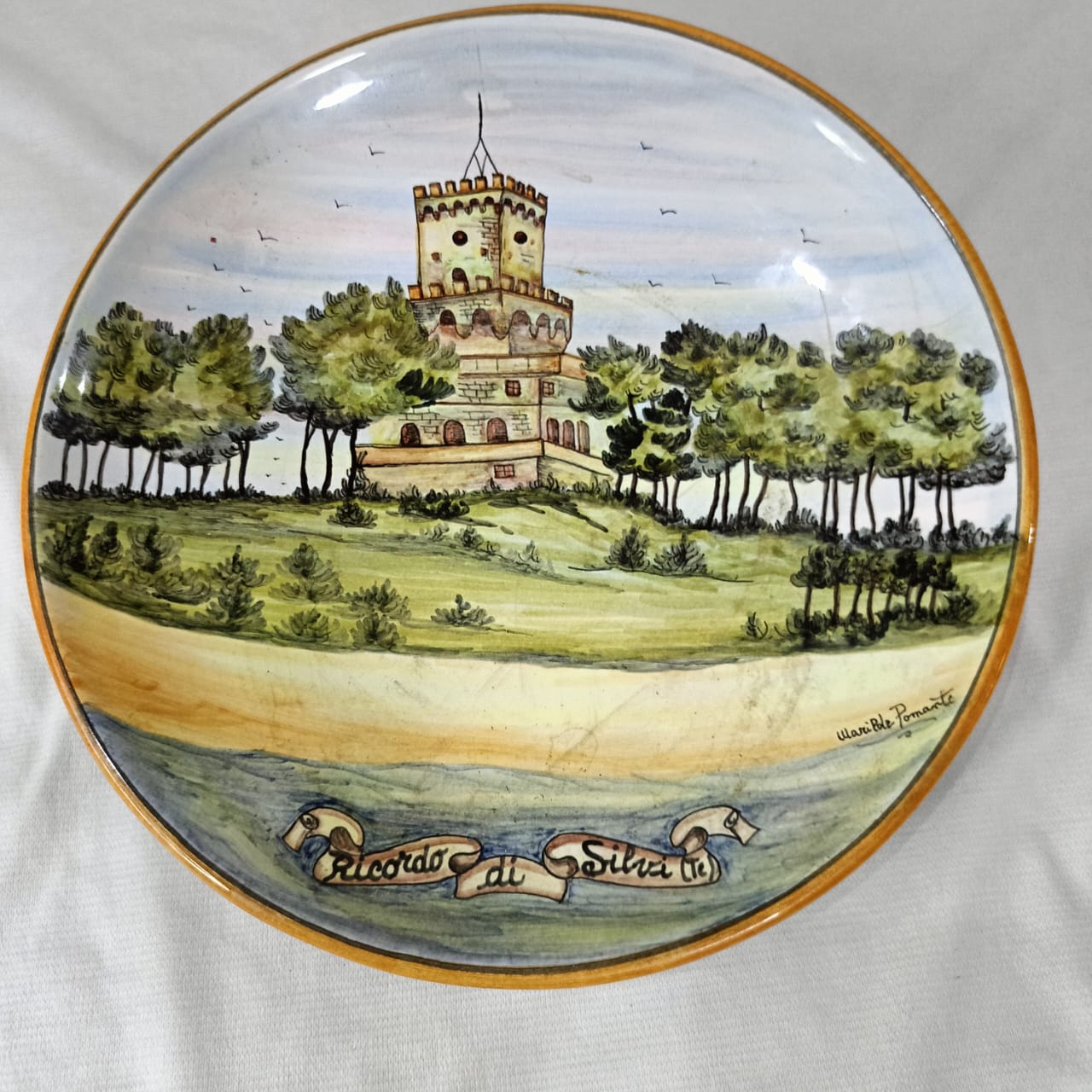Ancien plat décoratif original porcelaine