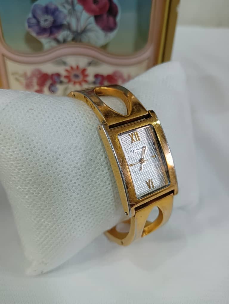 Montre qaunteme femme original Quartz