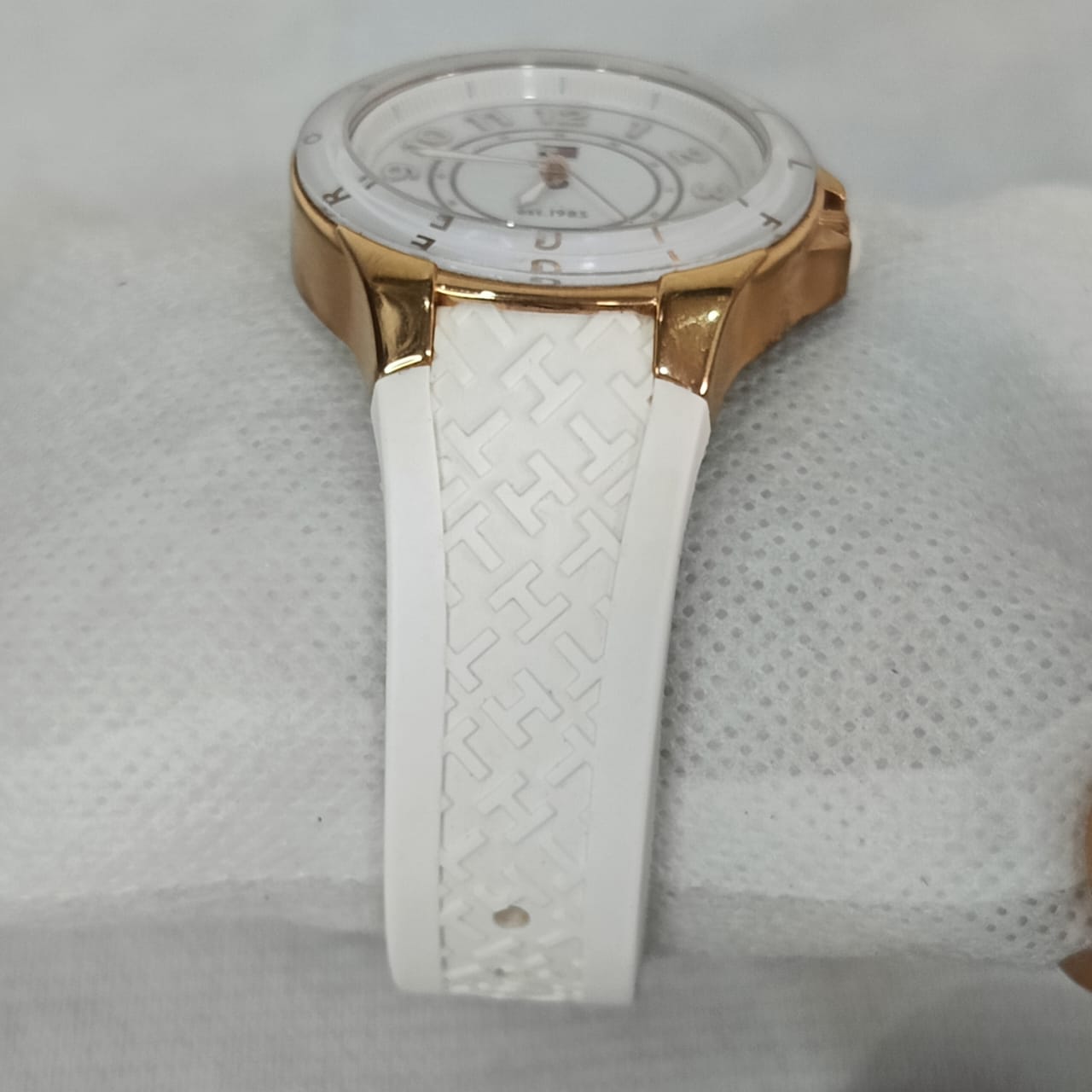Montre tomi original Quartz femme neuf.