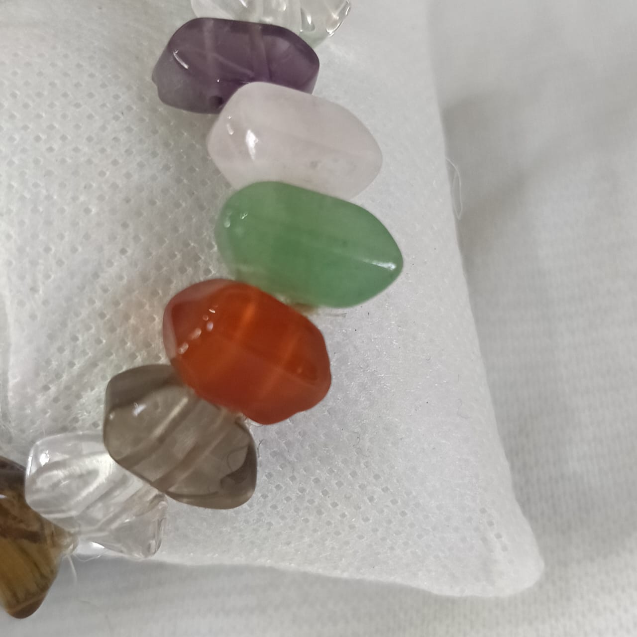 سوار تحفة بالأحجار كريمة طبيعية