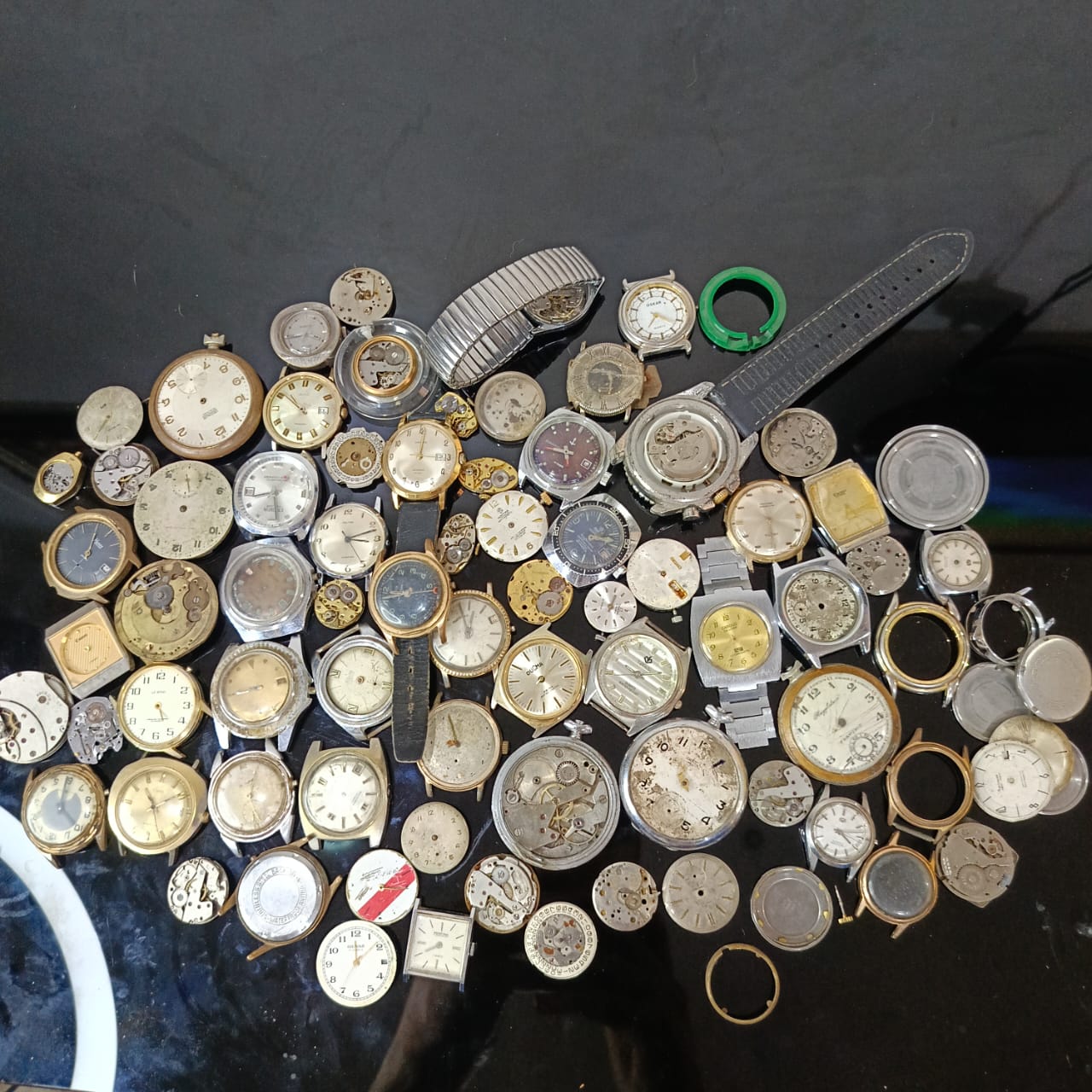 Lot casse montres mécaniques vintage
