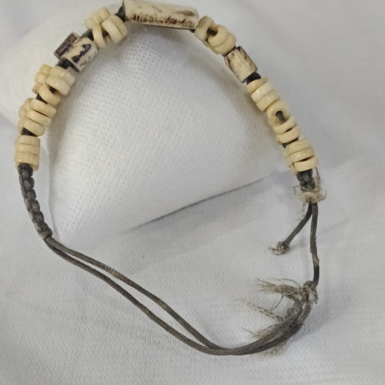 سوار قديم من عااج بحاجة للإصلاح