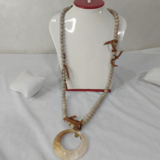 عقد طول وجميل تحفة